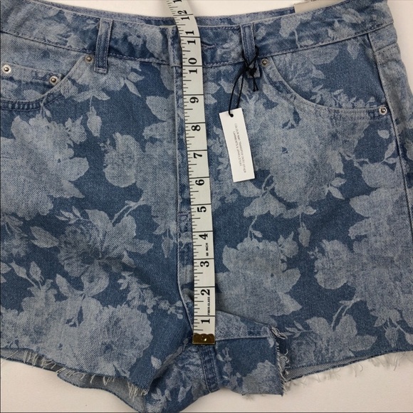 NWT Topshop Mom Authentic High Waist Jean Shorts - Picture 3 of 8